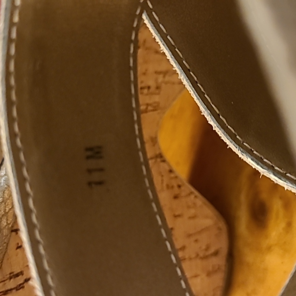 Vaneli Gold Shimmer Printed Platform Sandals Size 11 B - Picture 7 of 8